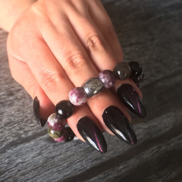 CSL Presents The “Heart Guard” Piece - Picture 1 of 3